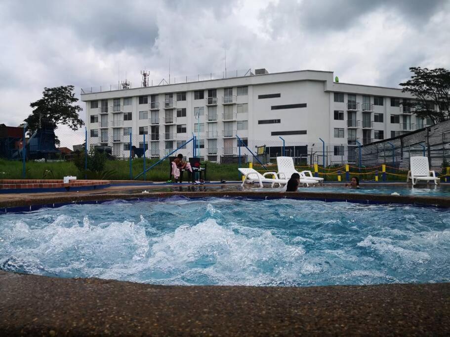 Apartamento cerca parque del Café con Piscina Montenegro Exterior foto