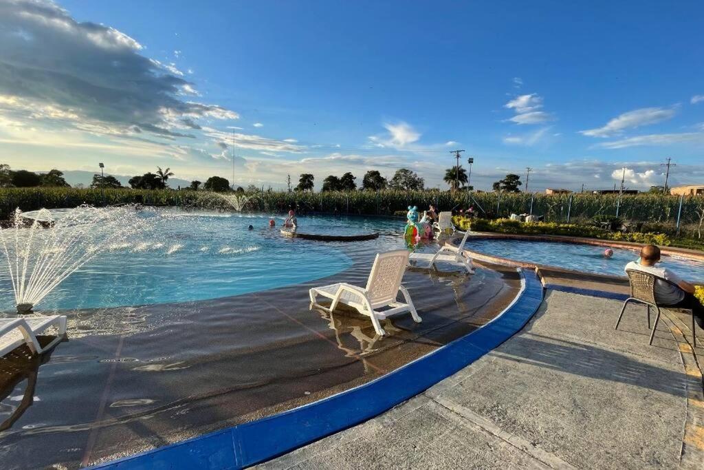 Apartamento cerca parque del Café con Piscina Montenegro Exterior foto