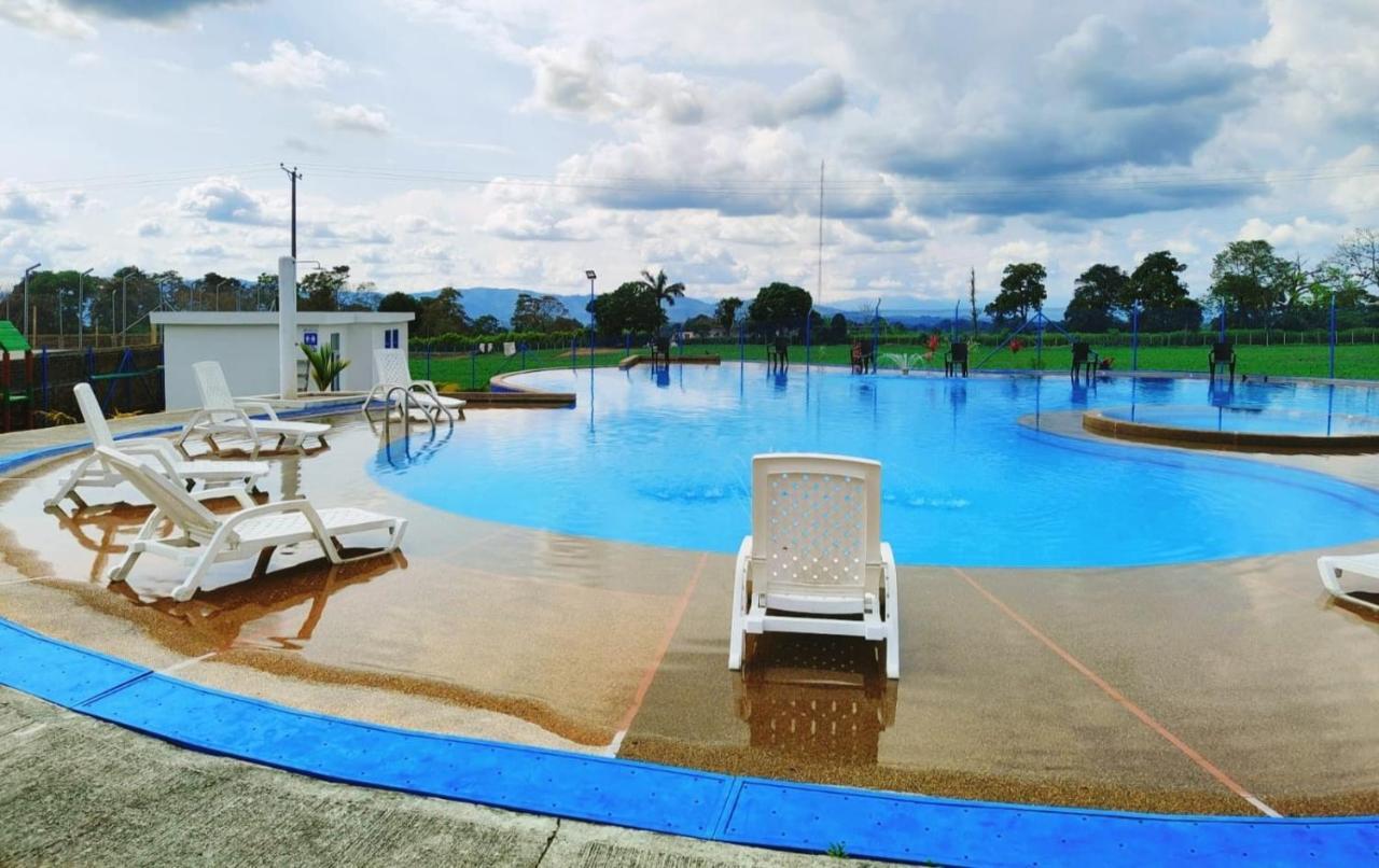 Apartamento cerca parque del Café con Piscina Montenegro Exterior foto